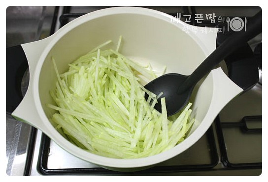 국물과 함께 떠서 드세요~~
