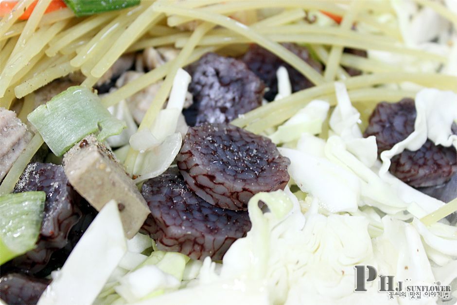 신림맛집-신림동의 명물인 순대타운 백순대와 순대곱창볶음의 맛.추억의 맛으로 기억하면 좋을듯-