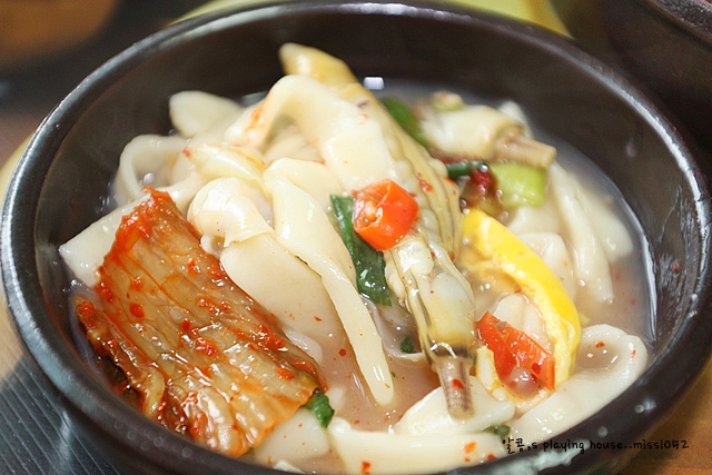 한입 넣으면 맨정신 실종-맛조개 손칼국수..