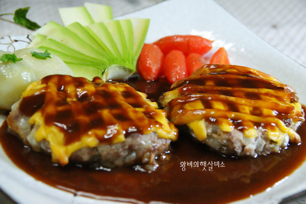 냉동실 고기 정리해서 만든 햄버거 스테이크 맛도 짱
