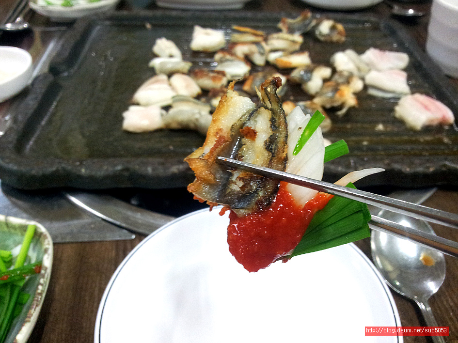 주문 즉시 바로 잡아주는 여름 보양식 아나고 구이..맛집 - 연희동 지역 추천맛집 보물섬 후기