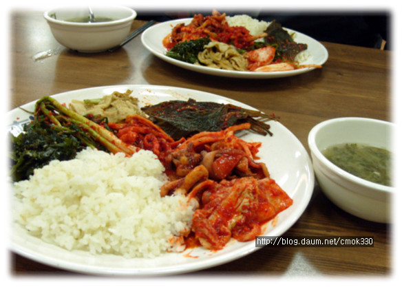 가끔은 데이트를  바깥에서 점심을 해결하면서 해요.