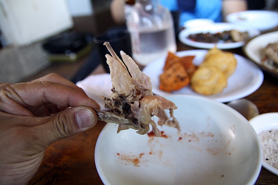 산행후 맛보는 보약보다 좋은 엄나무백숙