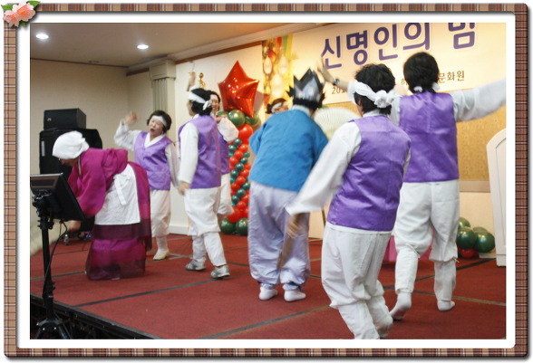 2637D74A52B469EE2F4BD9