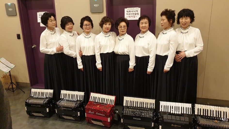 아코디언연주 (어울림극장)2019년2월28일
