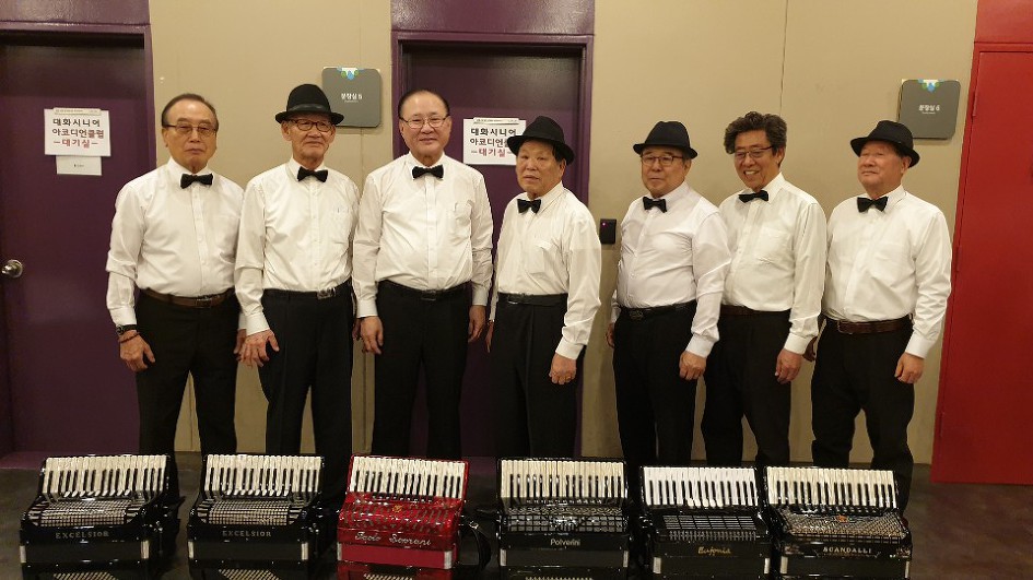 아코디언연주 (어울림극장)2019년2월28일