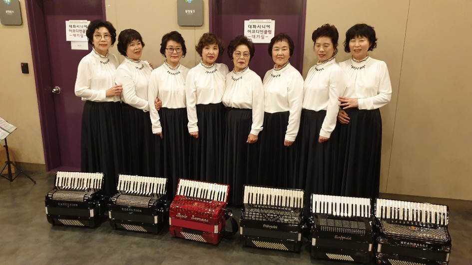 아코디언연주 (어울림극장)2019년2월28일