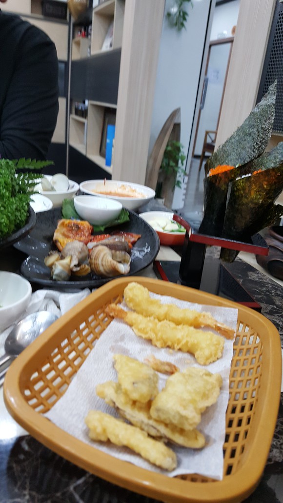 배터지게 잘먹고~~