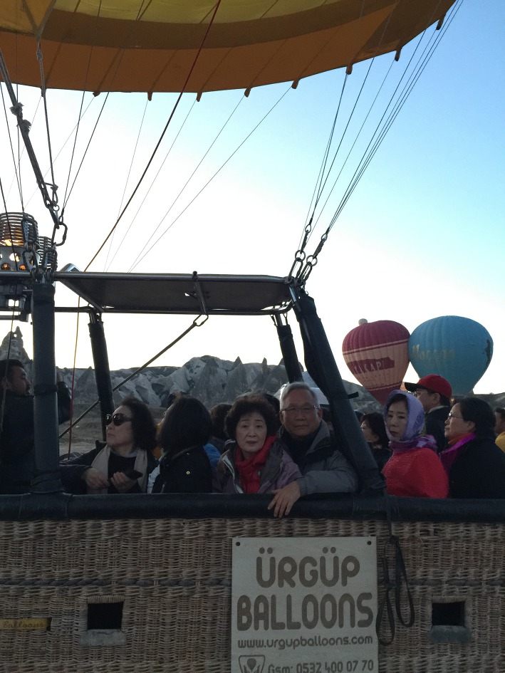 카파토키아 해돋이를 보러 열기구 타기 투어를 시작하다.(ÜRGÜP Balloons / KAPADOKYA)
