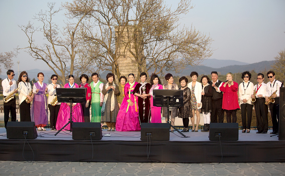 [2019 첨성대 간이공연장 벛꽃축제 공연 스케치] 경주 첨성대 주변 벚꽃축제장에서도 즐거움을 만끽할 수 있다 / 토함