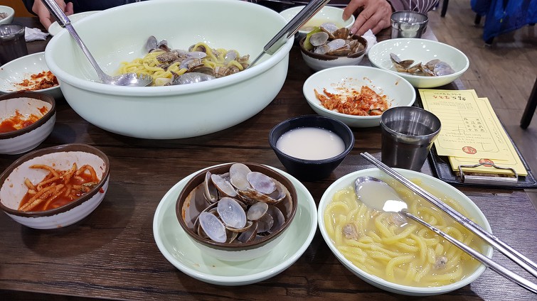 황도바지락칼국수 이미지