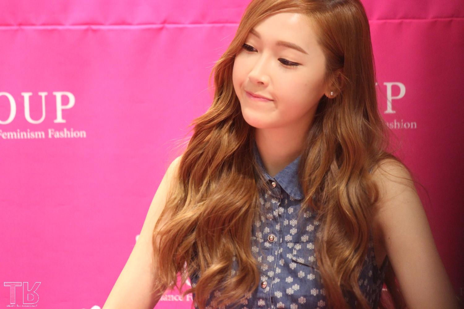 [PIC][14-06-2014]Jessica tham dự buổi fansign lần 2 cho thương hiệu "SOUP" vào trưa nay 2545E63353AE922E0A883E